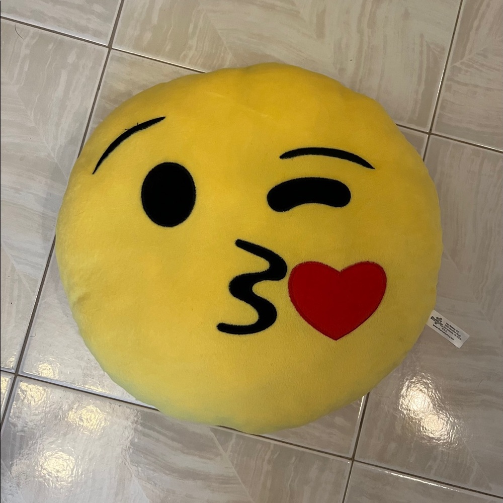 Toy Factory Face Throwing a Kiss Emoji